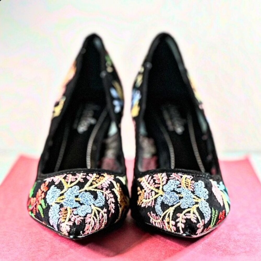 Charles David Embroidered Pumps, Black & Floral, Size 6